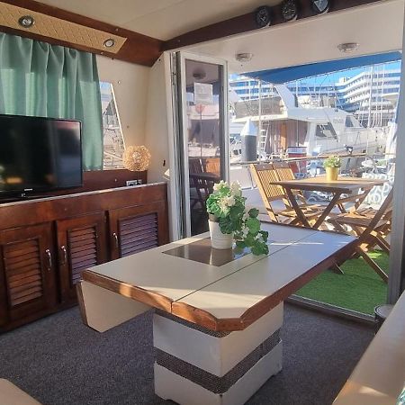 מלון Beautiful And Comfy Boat In Barcelona With Boat Tour Option מראה חיצוני תמונה