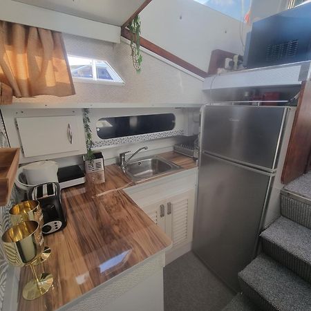 מלון Beautiful And Comfy Boat In Barcelona With Boat Tour Option מראה חיצוני תמונה
