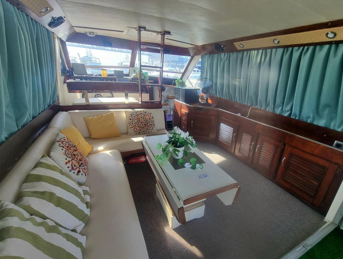 מלון Beautiful And Comfy Boat In Barcelona With Boat Tour Option מראה חיצוני תמונה