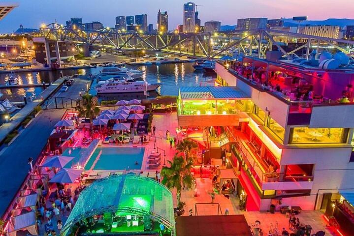 מלון Beautiful And Comfy Boat In Barcelona With Boat Tour Option מראה חיצוני תמונה