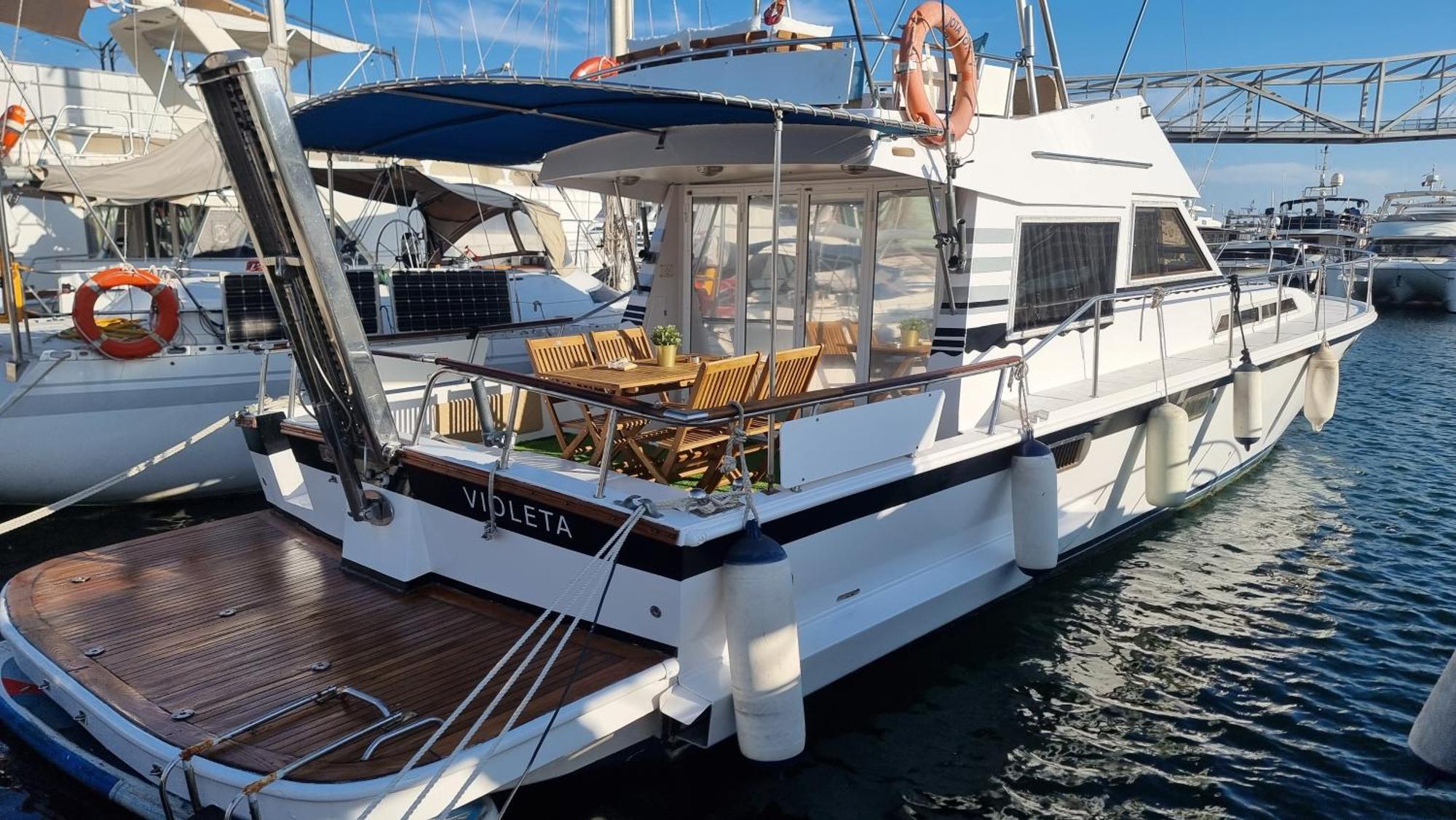 מלון Beautiful And Comfy Boat In Barcelona With Boat Tour Option מראה חיצוני תמונה