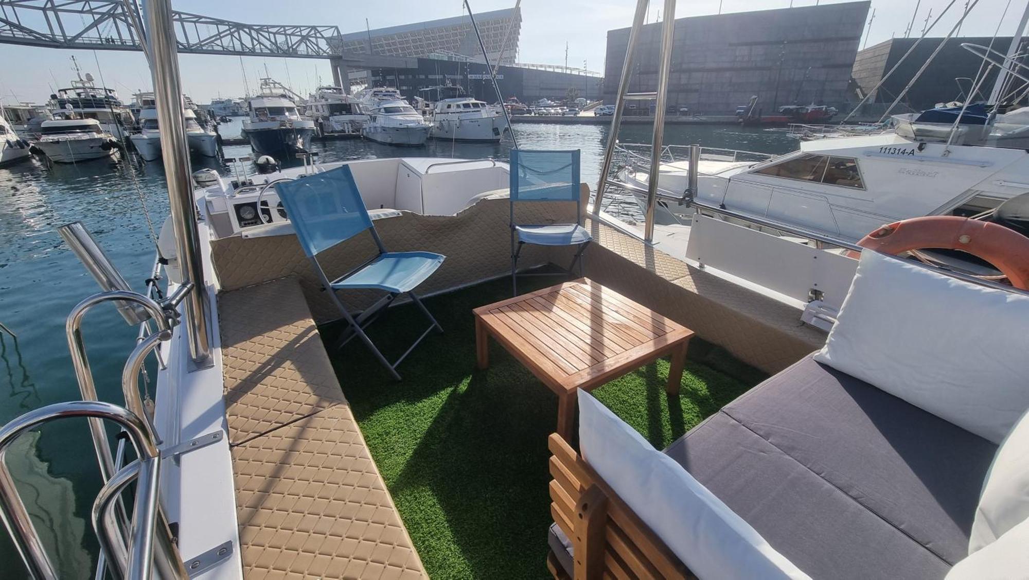 מלון Beautiful And Comfy Boat In Barcelona With Boat Tour Option מראה חיצוני תמונה