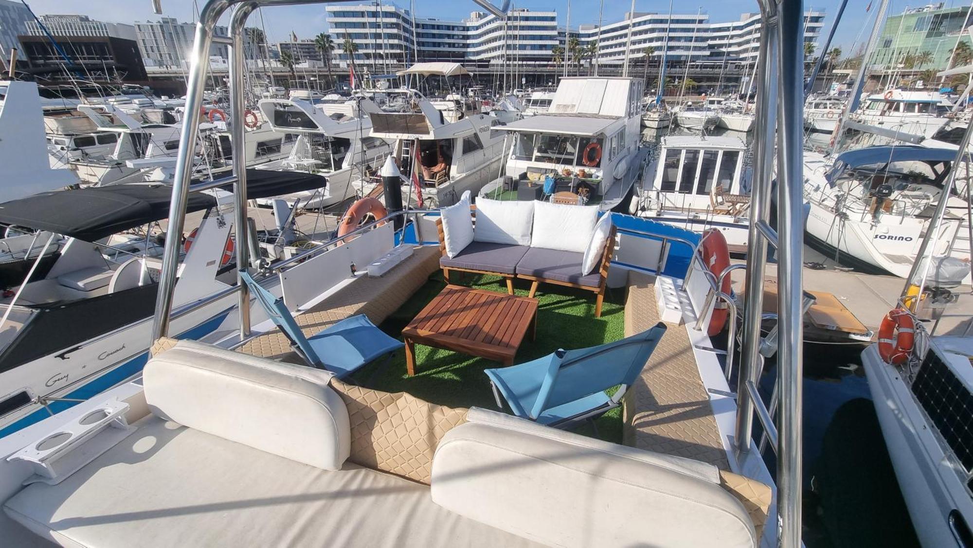 מלון Beautiful And Comfy Boat In Barcelona With Boat Tour Option מראה חיצוני תמונה